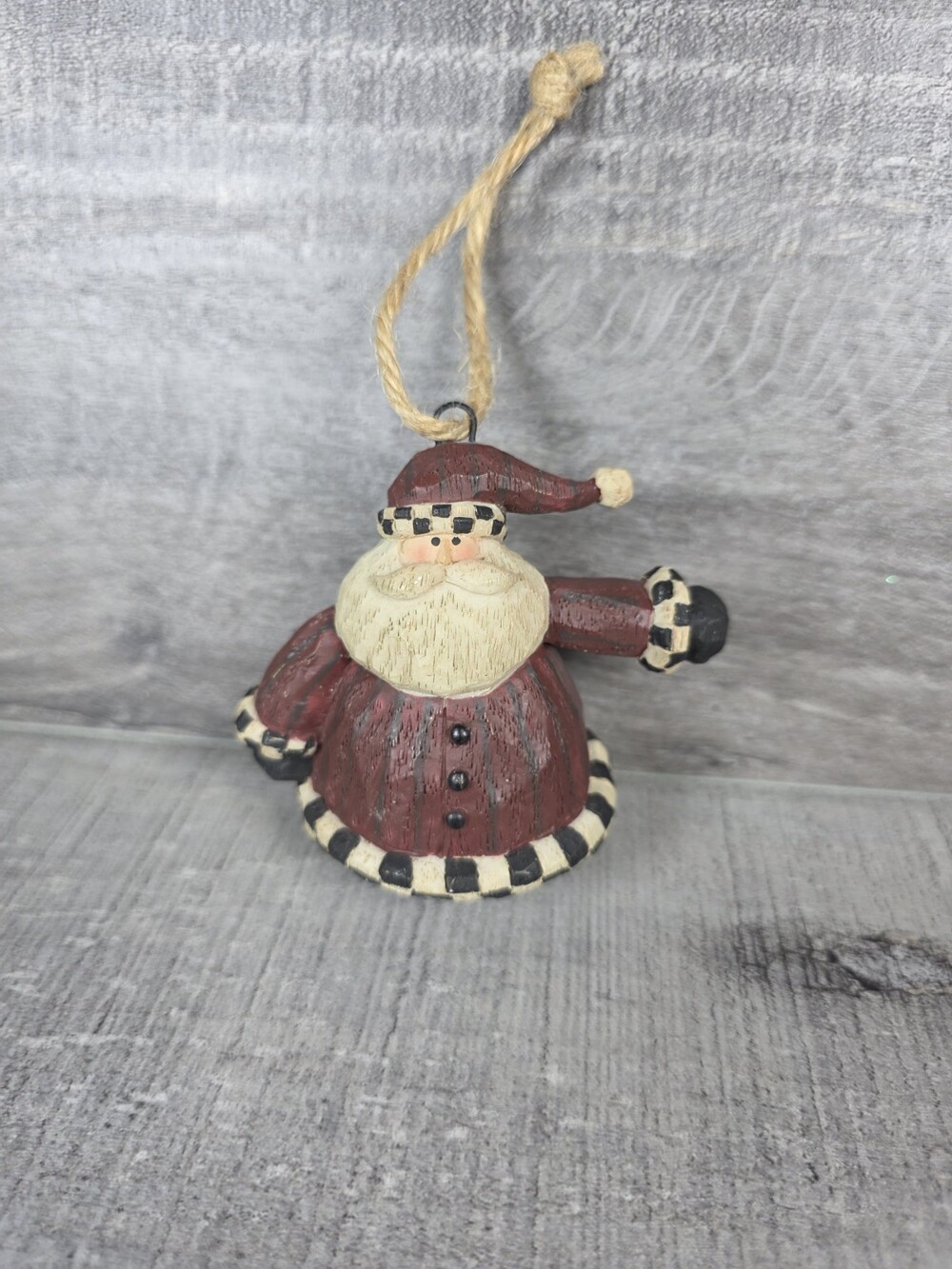 Santa Claus Hitchhiking Christmas Ornament Resin Checkered Trim 3" g71h